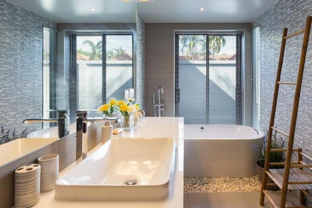 Villa Crystal Two-Bedroom Private Pool Villa Phuket Buitenkant foto